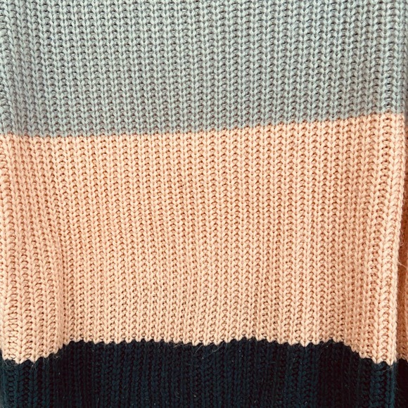 Warm soft cozy colorblock knit crewneck sweater, size large - Picture 3 of 5